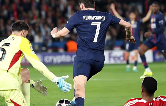 Démonstration du PSG ! Liverpool étouffé au Parc, Doué et Kvaratskhelia frappent fort avant Anfield